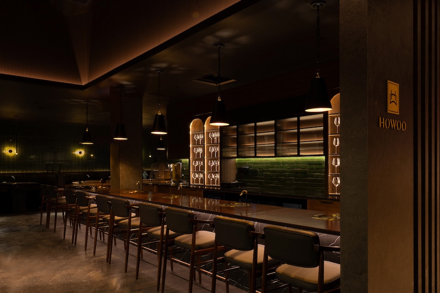 Howoo korean barbecue midtown manhattan new york dark wood dim lighting bar emerald green tiles